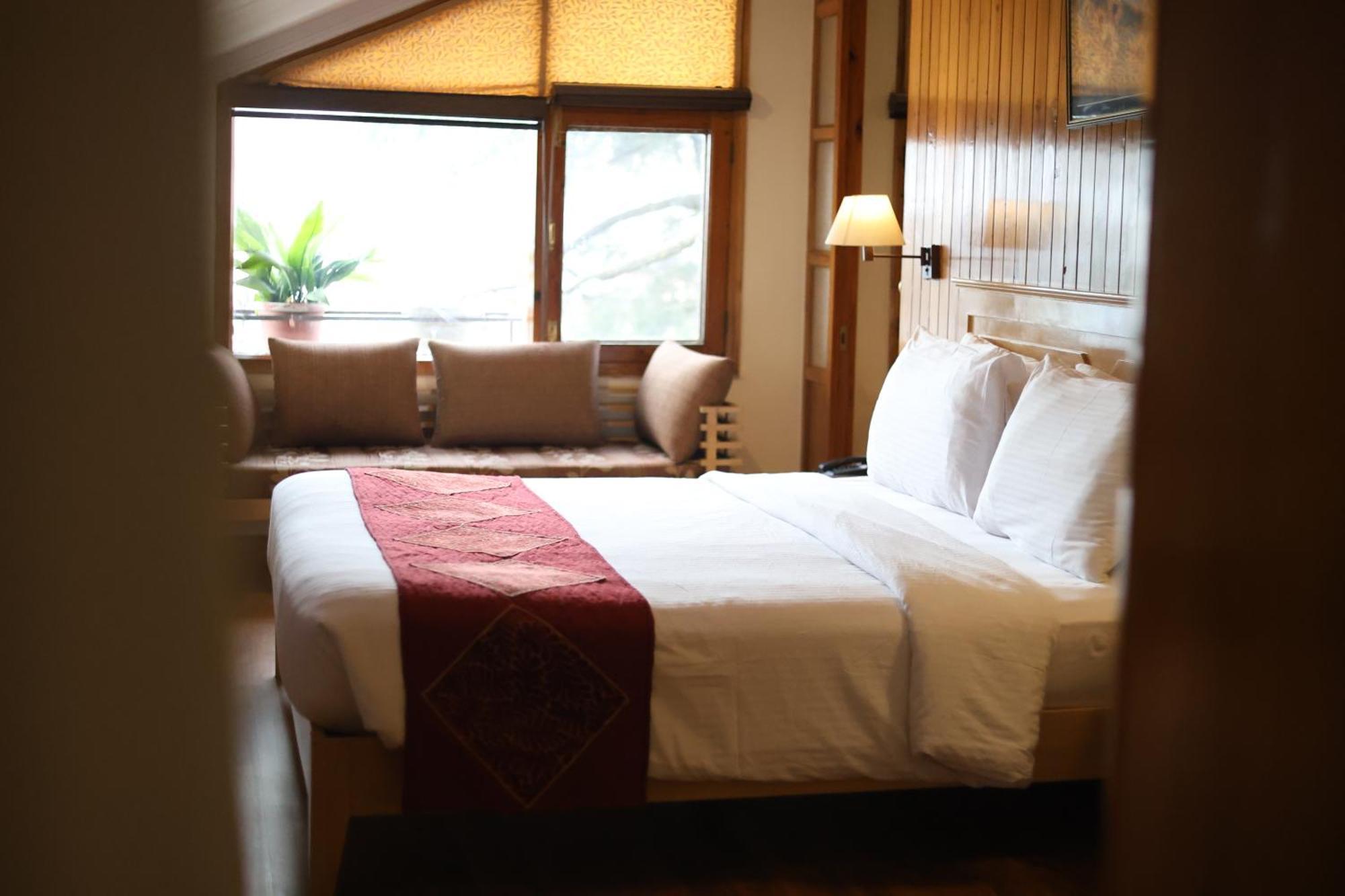 Hotel Willow Banks - Boutique 4 Star Hotel On The Mall Road Shimla Exterior foto