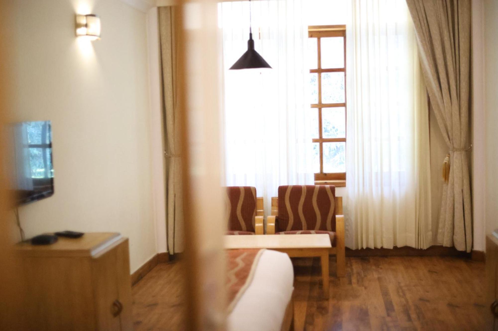 Hotel Willow Banks - Boutique 4 Star Hotel On The Mall Road Shimla Exterior foto